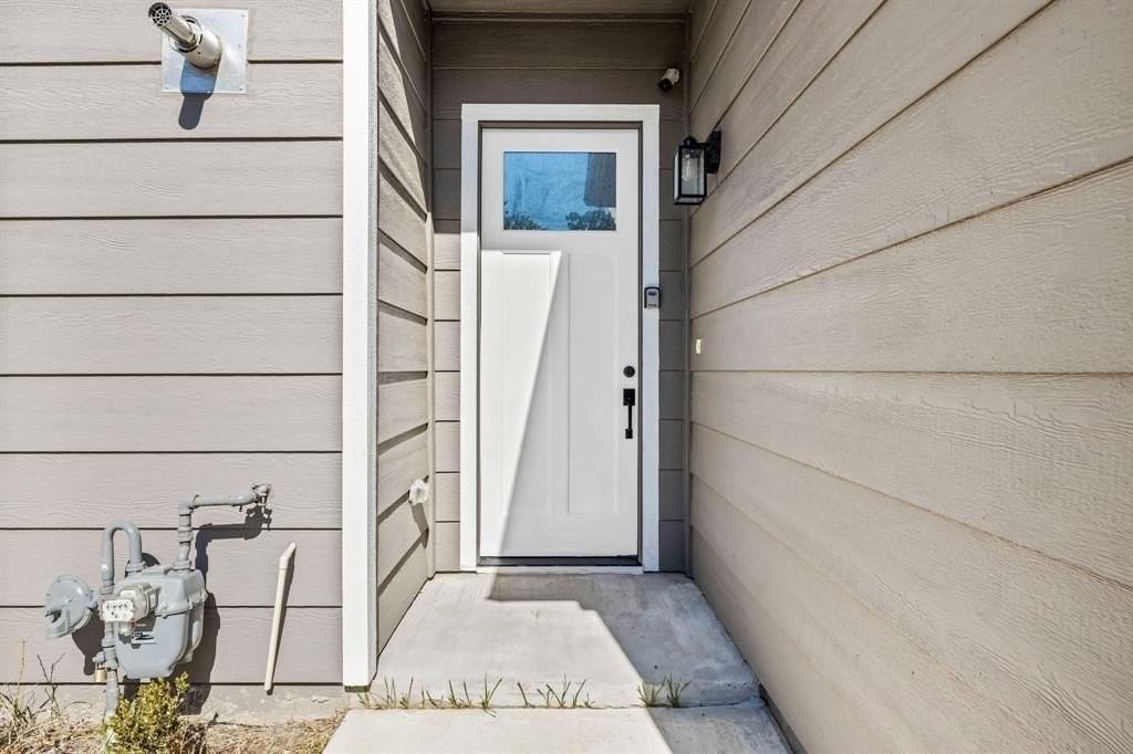 1701 Belzise Ter - Photo 2 of 35