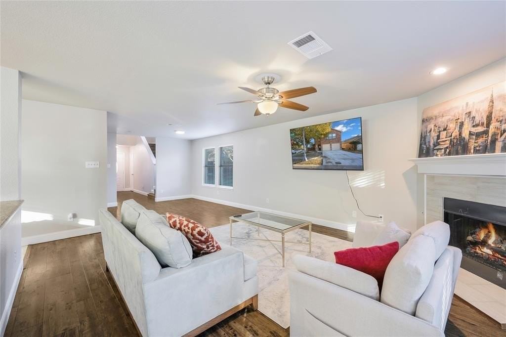 10101 Benwick Dr - Photo 3 of 19