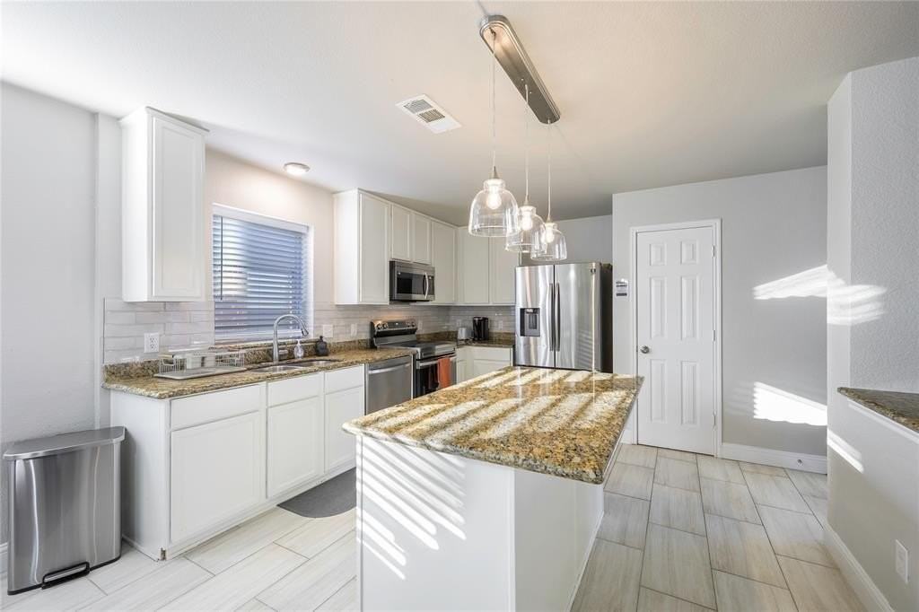 10101 Benwick Dr - Photo 6 of 19