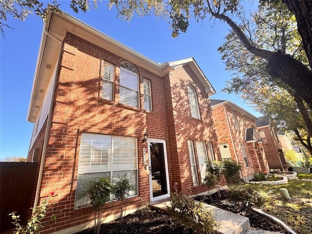 9435 Blue Jay Way - Photo 3 of 27