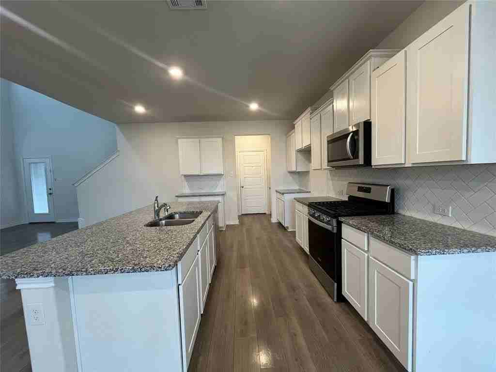 1601 Princeton Dr - Photo 6 of 22