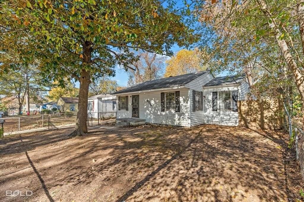 2754 Lakehurst Ave - Photo 5 of 33