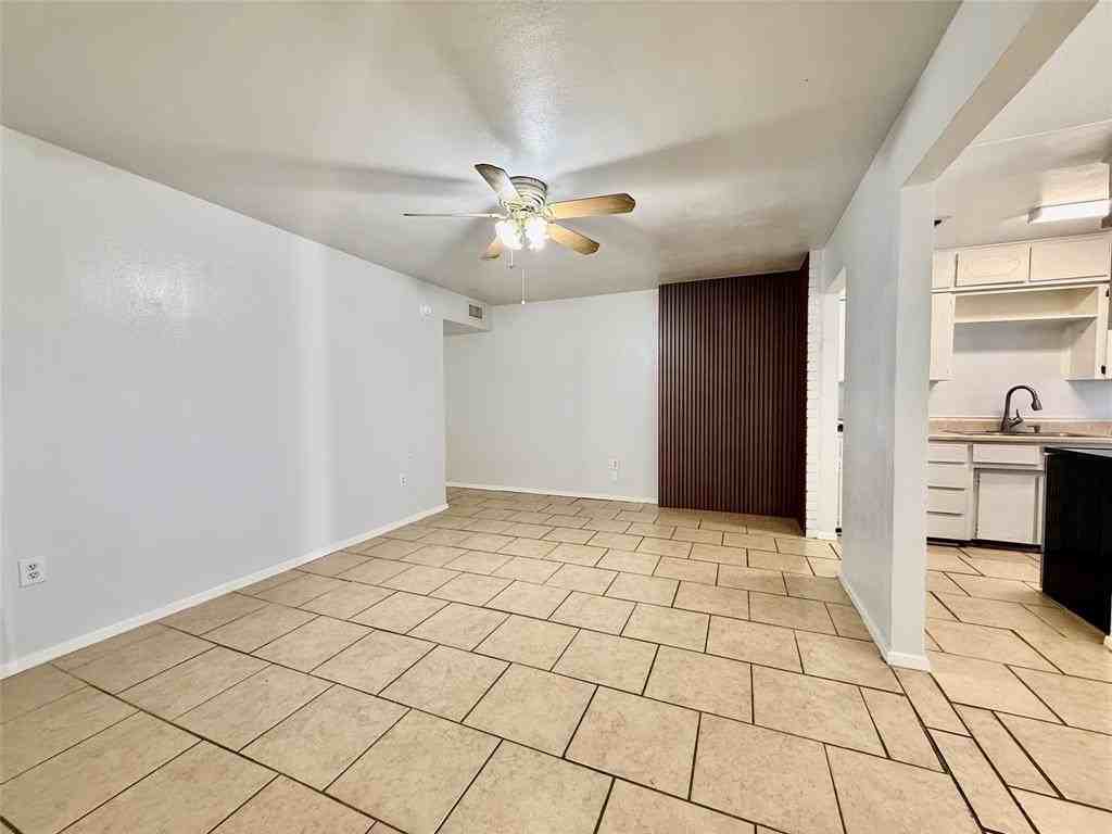 2112 Tanglewood St - Photo 7 of 26