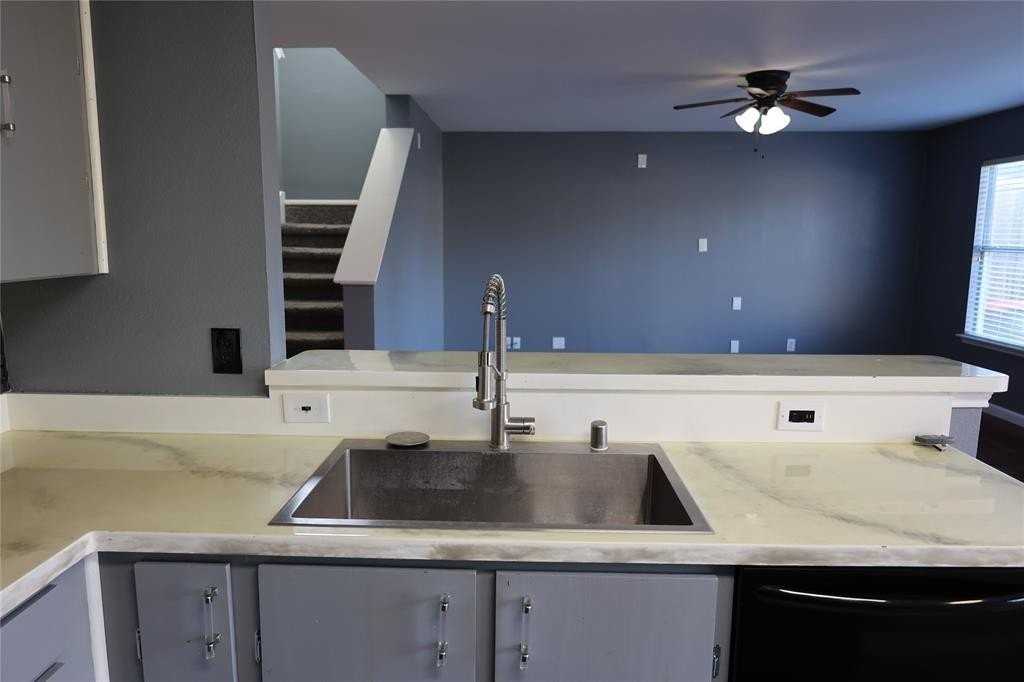 1714 Elm St - Photo 4 of 27