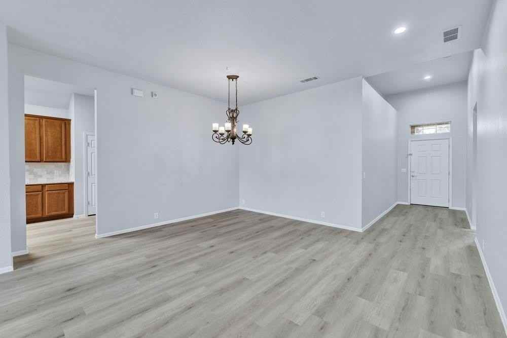 2808 Cedar Ridge Ln - Photo 7 of 28