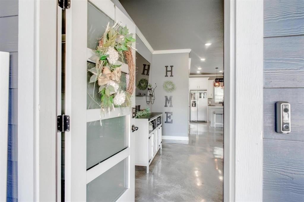 1018 Chase St - Photo 7 of 27