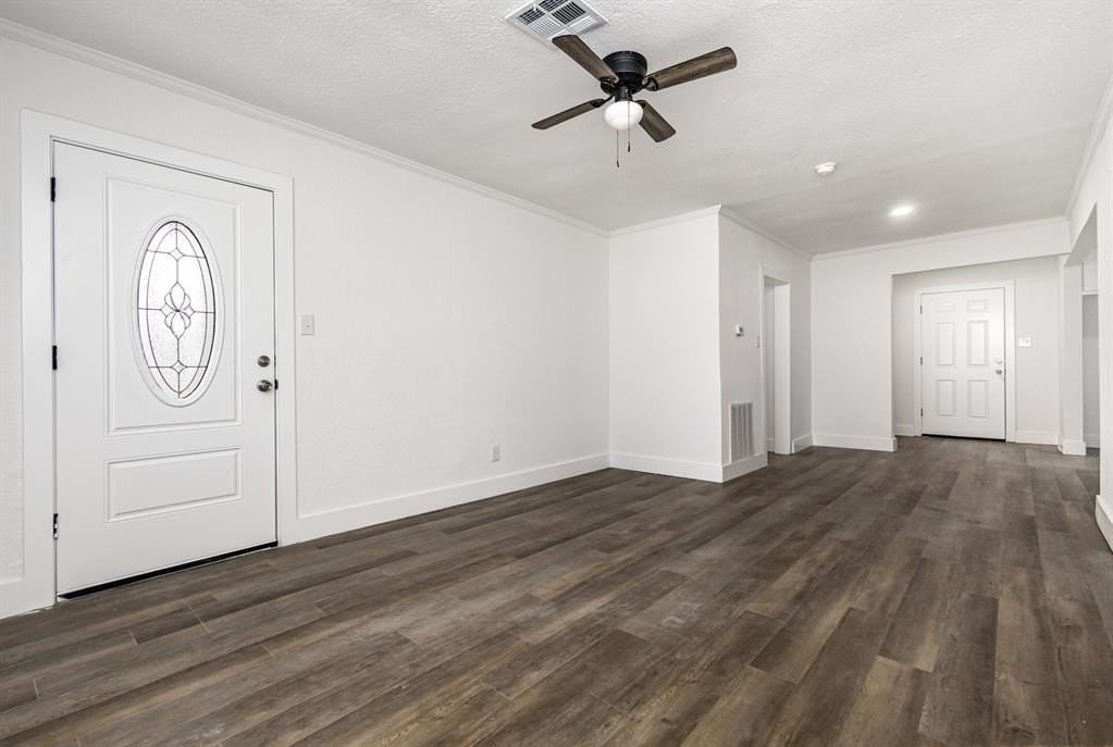 1527 Columbia Ave - Photo 6 of 27