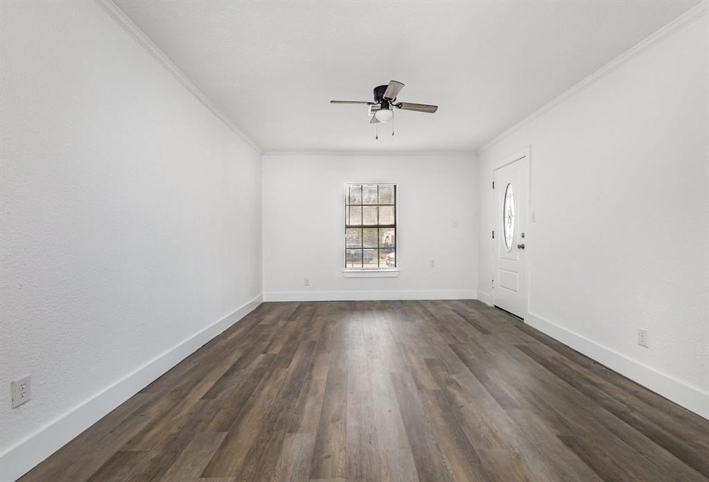 1527 Columbia Ave - Photo 7 of 27