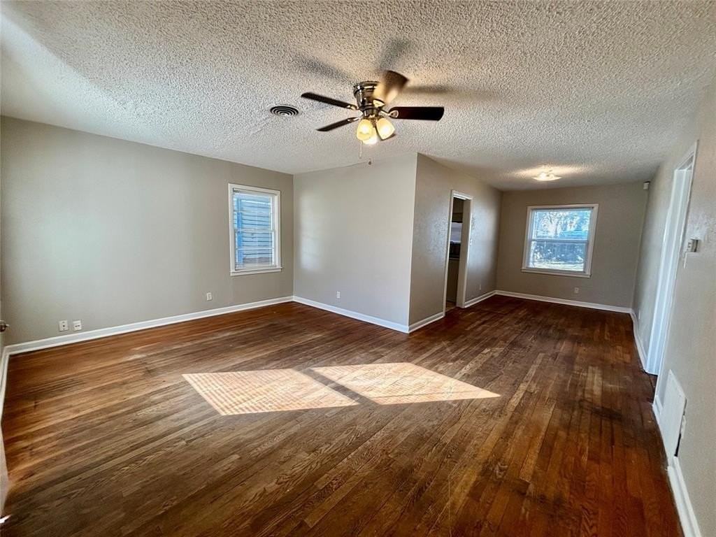 5856 Trigg Dr - Photo 3 of 16