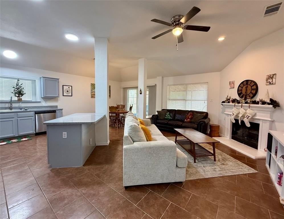 2922 Custer Dr - Photo 4 of 27