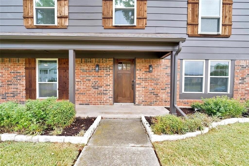 1105 Melissa Ln - Photo 2 of 31