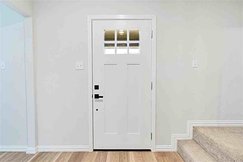 1105 Melissa Ln - Photo 4 of 31