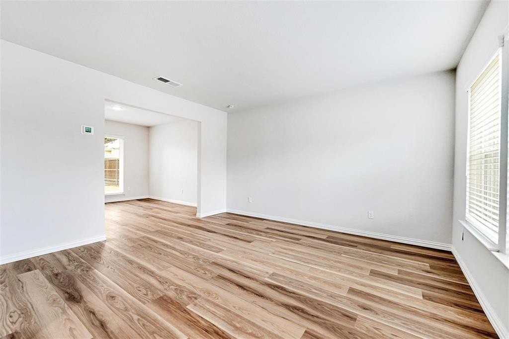 1105 Melissa Ln - Photo 5 of 31