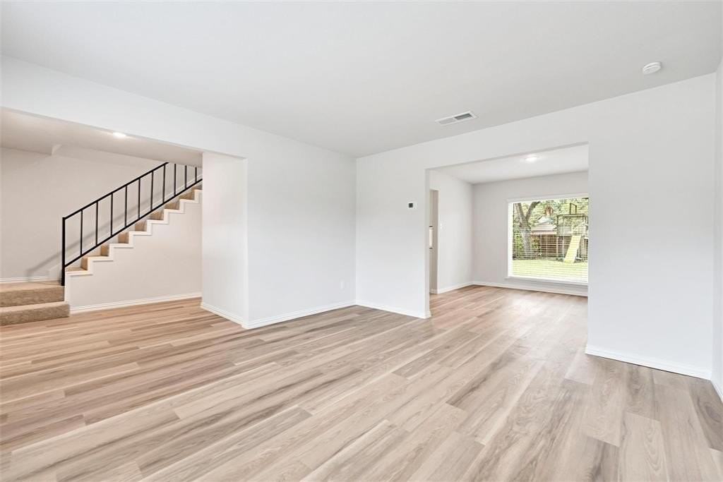 1105 Melissa Ln - Photo 6 of 31