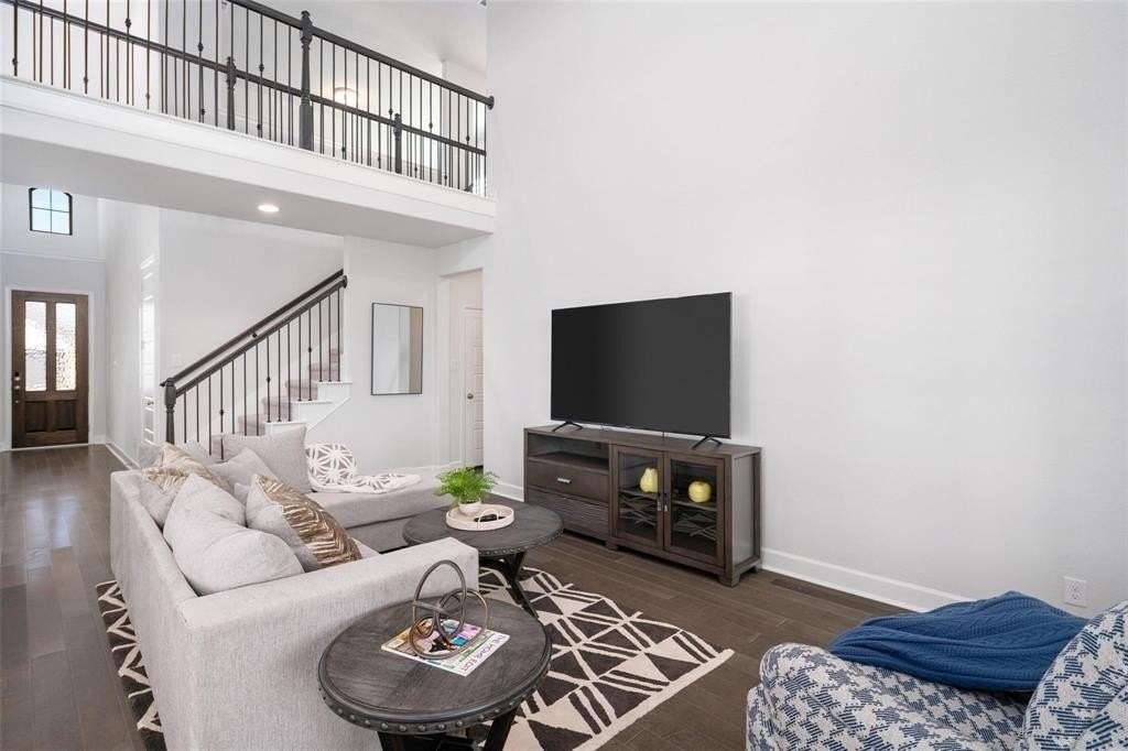 9600 Acorn Ln - Photo 5 of 34