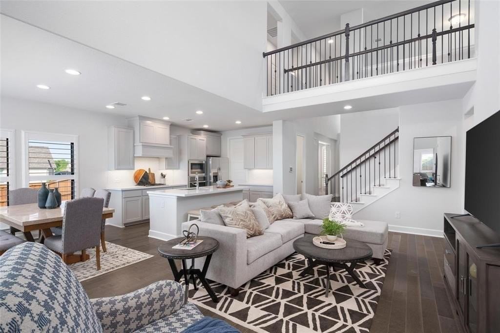 9600 Acorn Ln - Photo 6 of 34