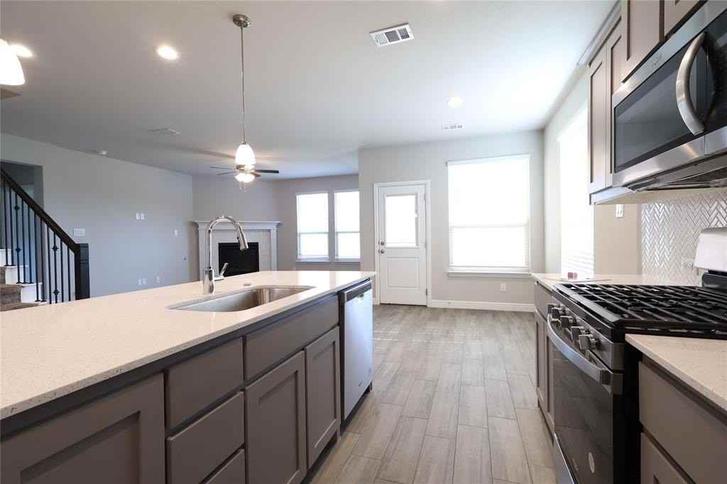 2513 Gray Dr - Photo 6 of 32