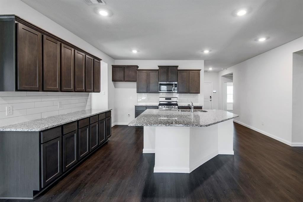 709 Smokey Trl - Photo 2 of 12