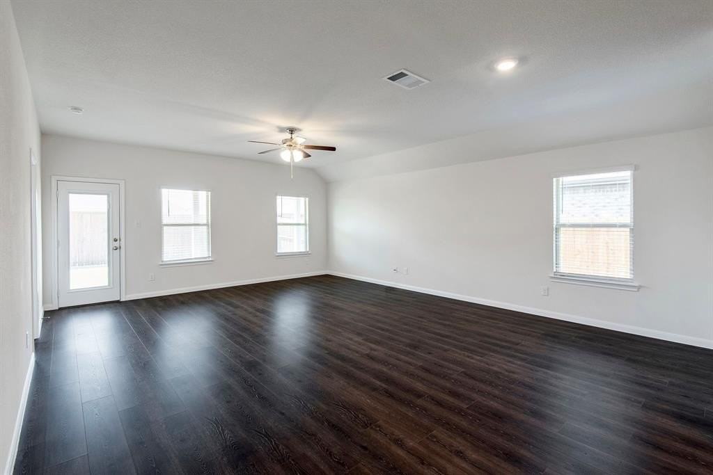 709 Smokey Trl - Photo 4 of 12