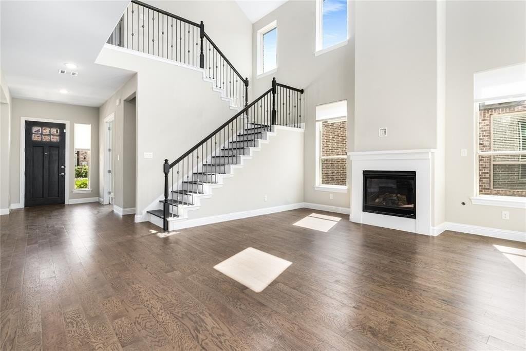 12261 Hesse Dr - Photo 3 of 36