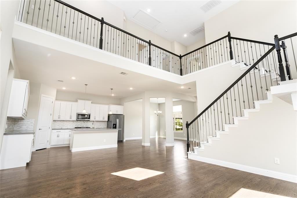 12261 Hesse Dr - Photo 5 of 36