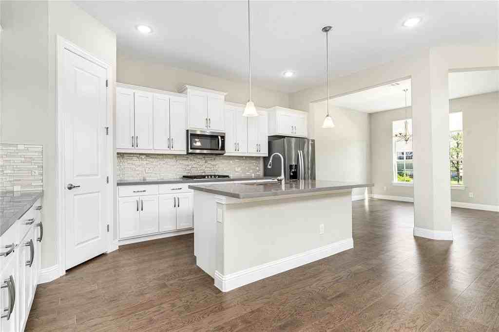 12261 Hesse Dr - Photo 6 of 36