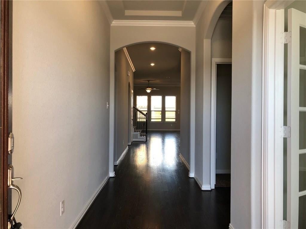 15909 Holly Crk - Photo 4 of 31