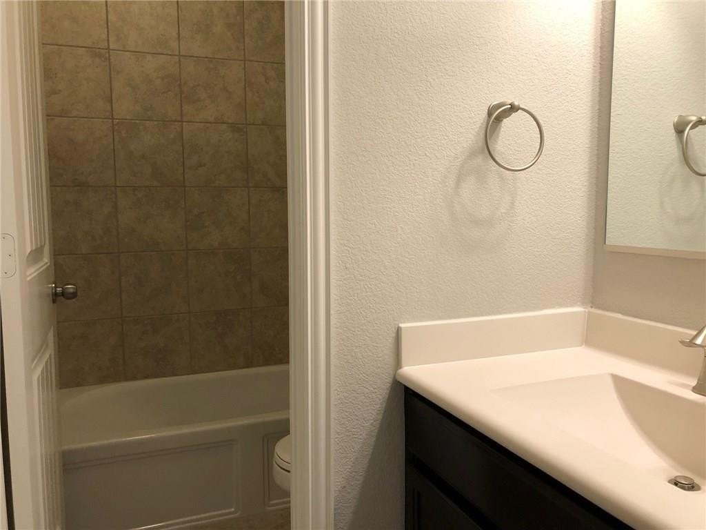 15909 Holly Crk - Photo 5 of 31