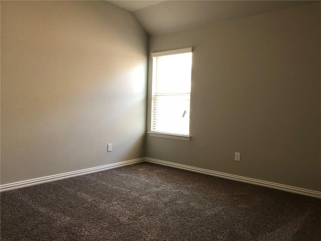 15909 Holly Crk - Photo 6 of 31