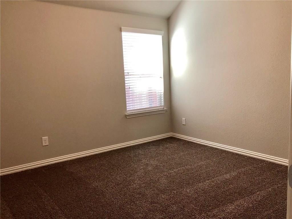 15909 Holly Crk - Photo 7 of 31