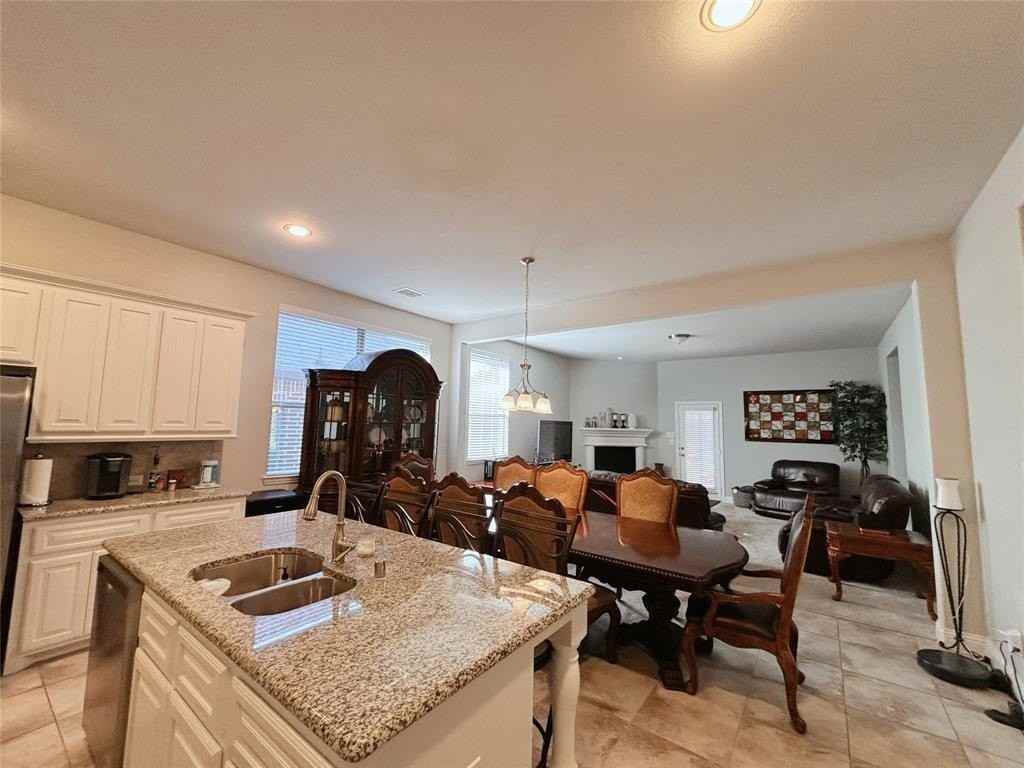 556 England St - Photo 4 of 14