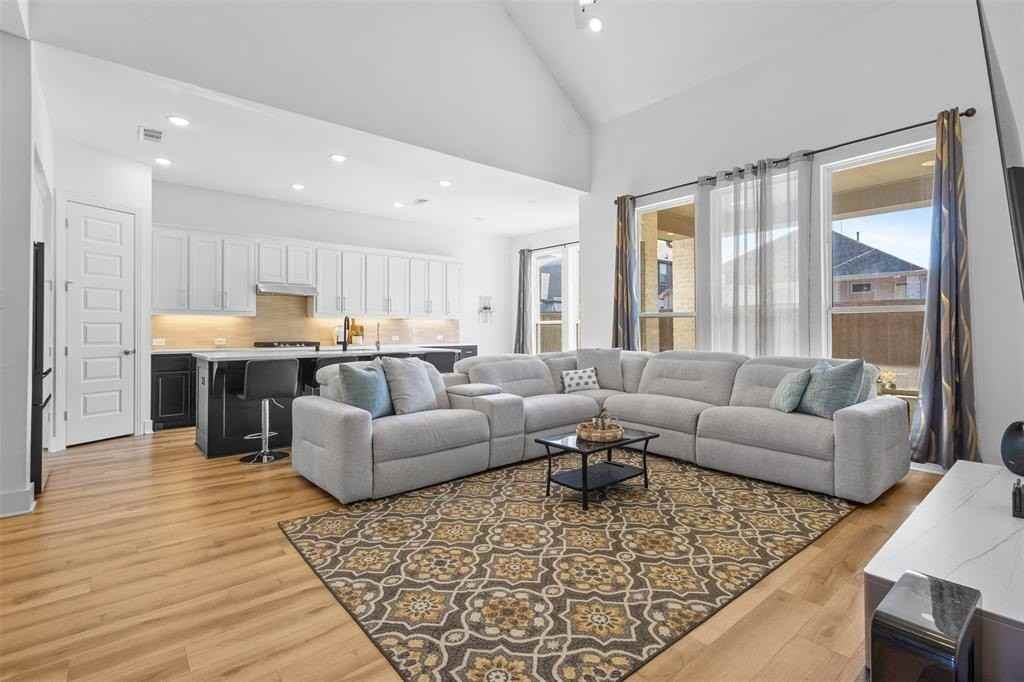 1136 Saddle Ridge Dr - Photo 7 of 26