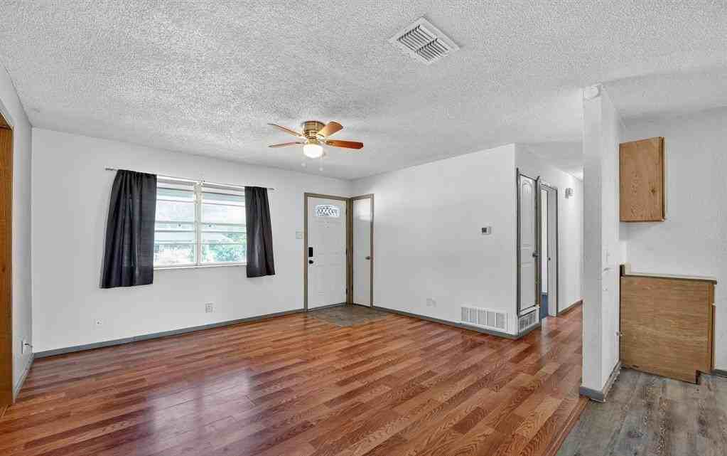 604 Fegan St - Photo 6 of 36