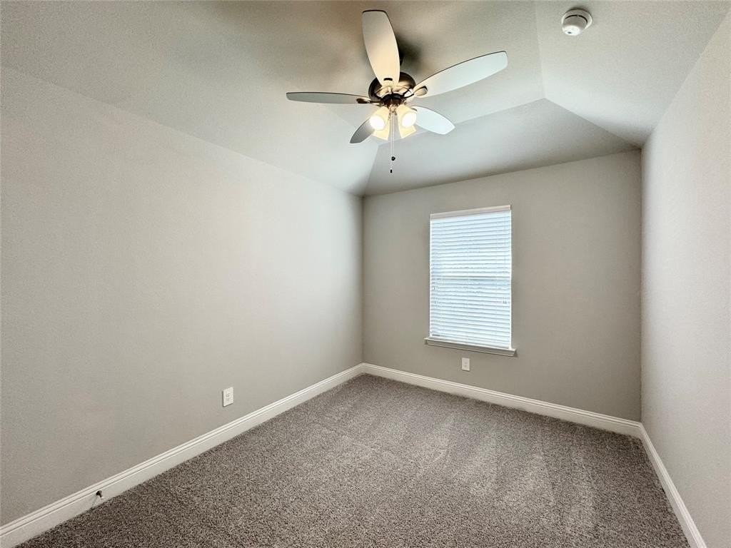 1420 Waverley Dr - Photo 4 of 20