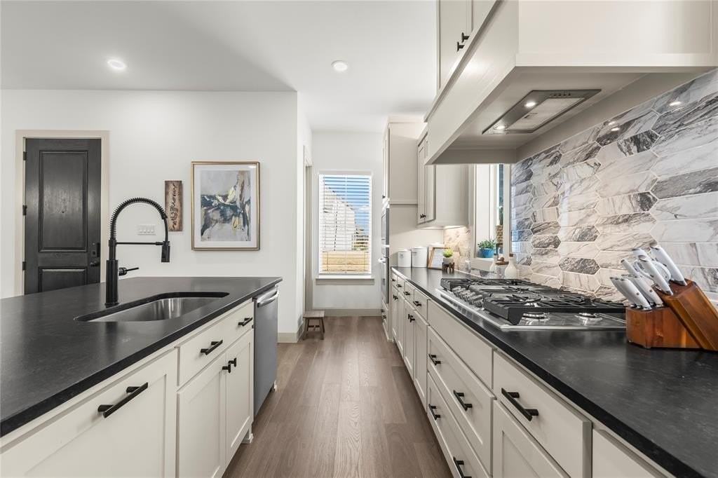 15627 Rue Dr - Photo 5 of 35