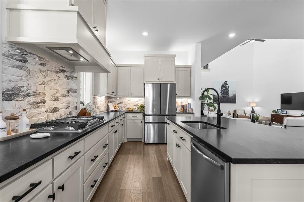 15627 Rue Dr - Photo 7 of 35