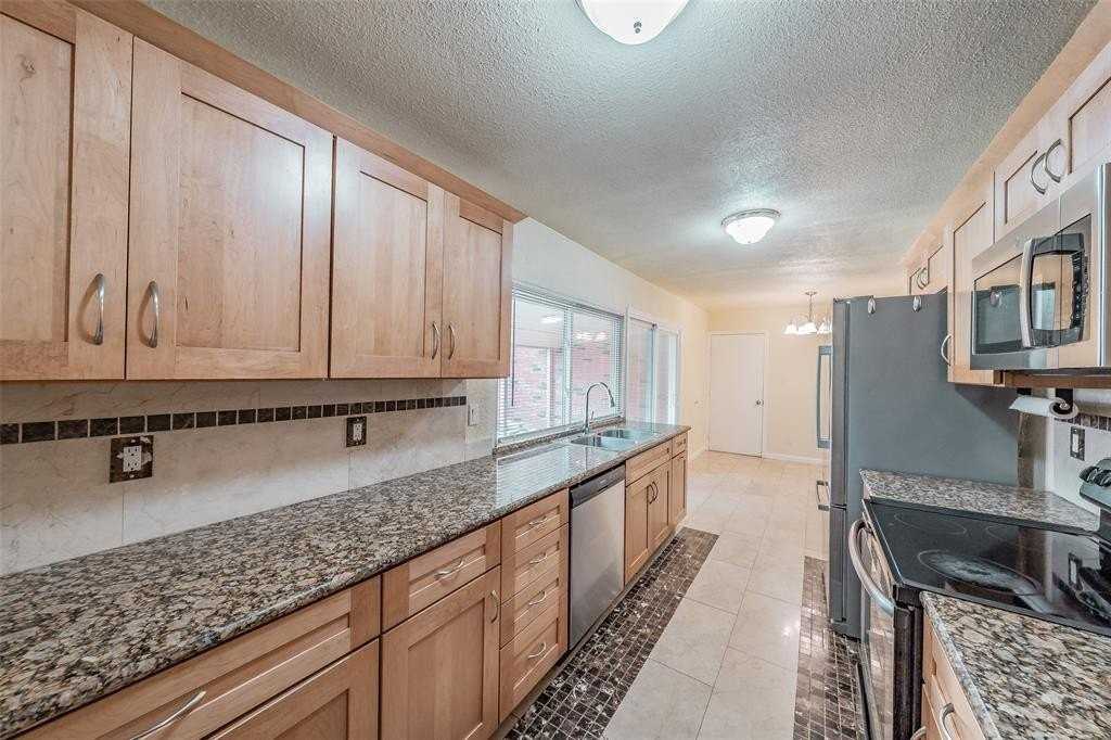 5605 Squires Dr - Photo 6 of 20