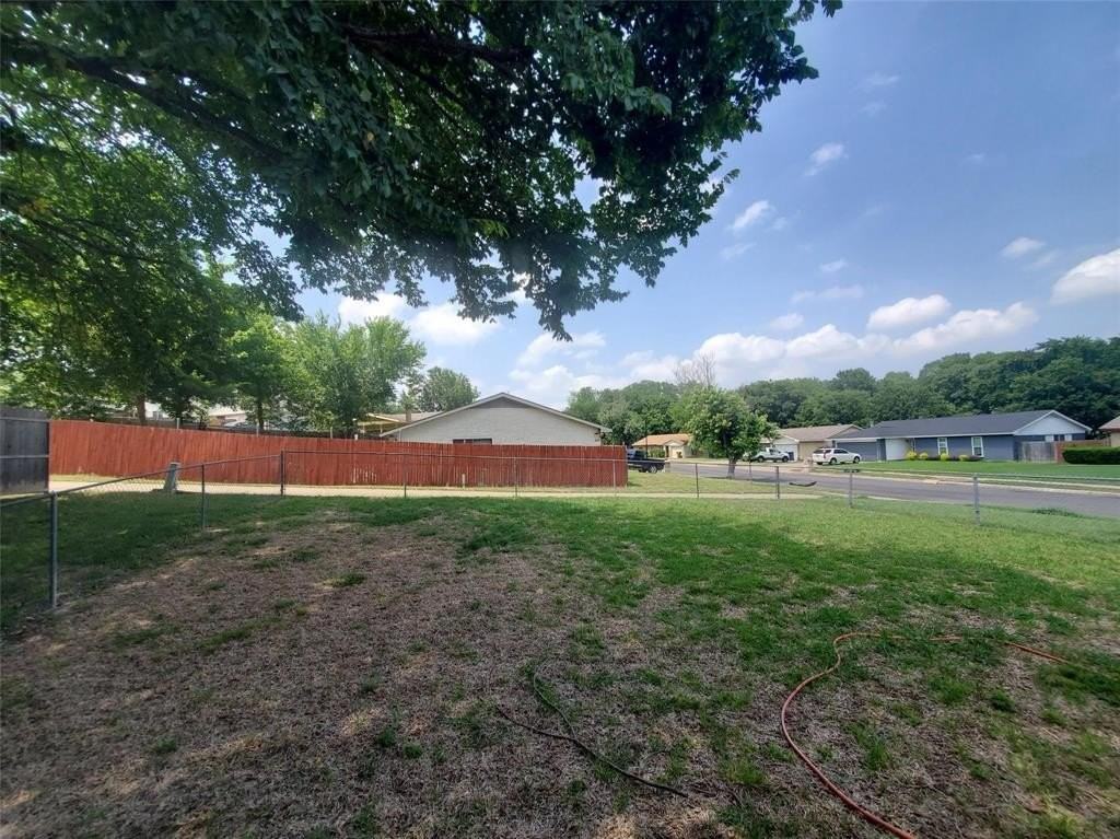 1517 Frio Ln - Photo 2 of 11