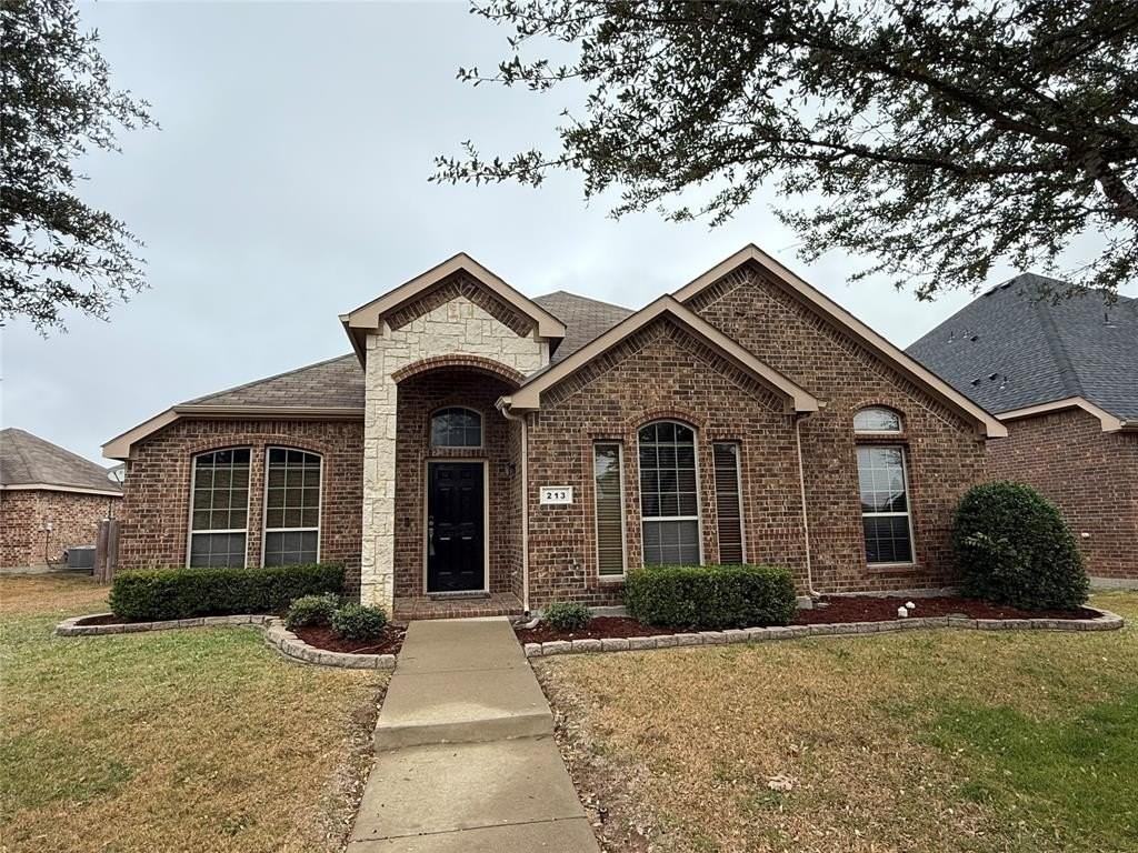 213 Warbler Dr - Photo 2 of 12