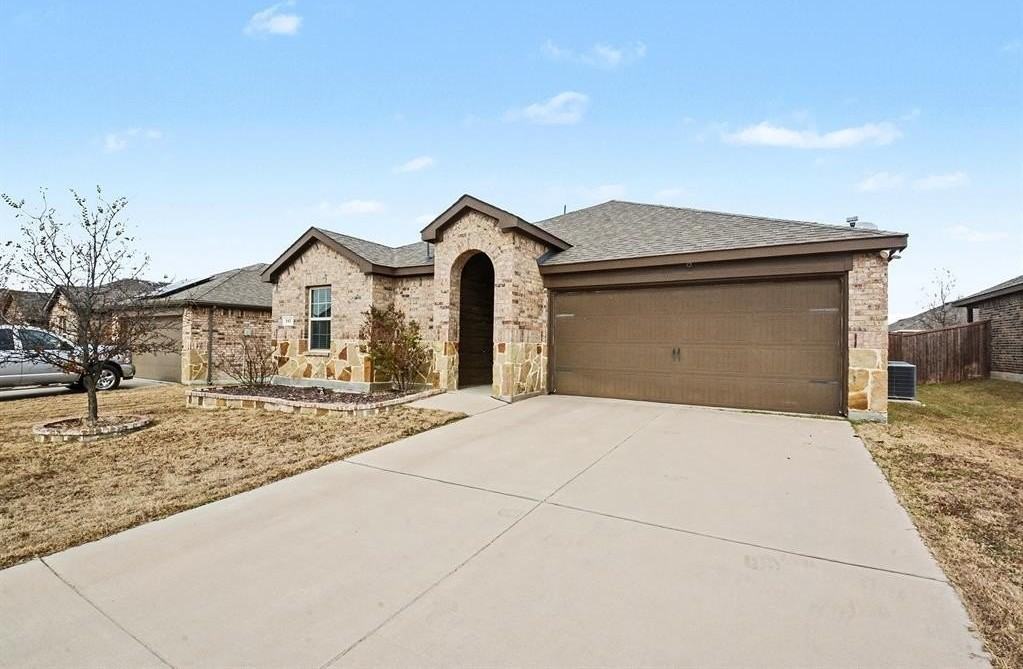 717 English Dr - Photo 2 of 25