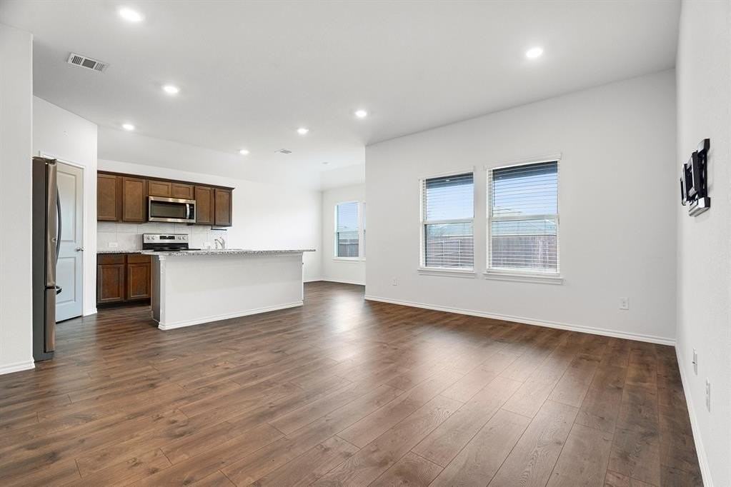 717 English Dr - Photo 4 of 25