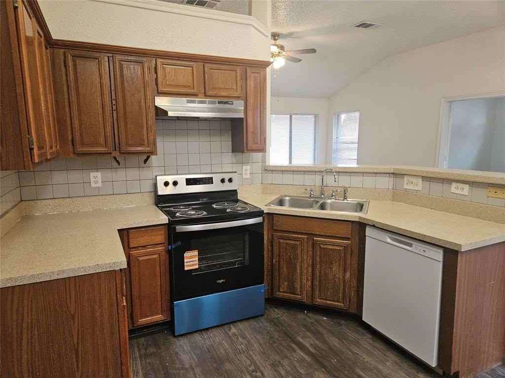 3104 Morning Meadow Ln - Photo 3 of 21