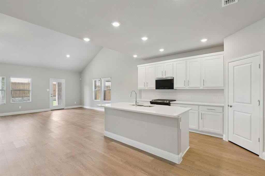 6625 Valley Lake Ln - Photo 3 of 30