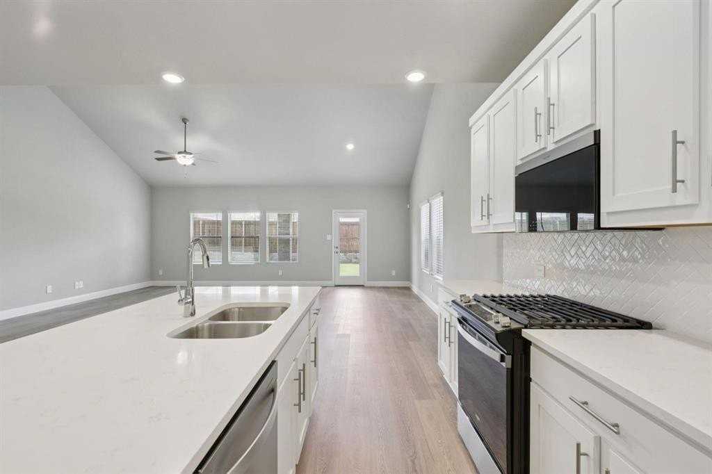 6625 Valley Lake Ln - Photo 4 of 30