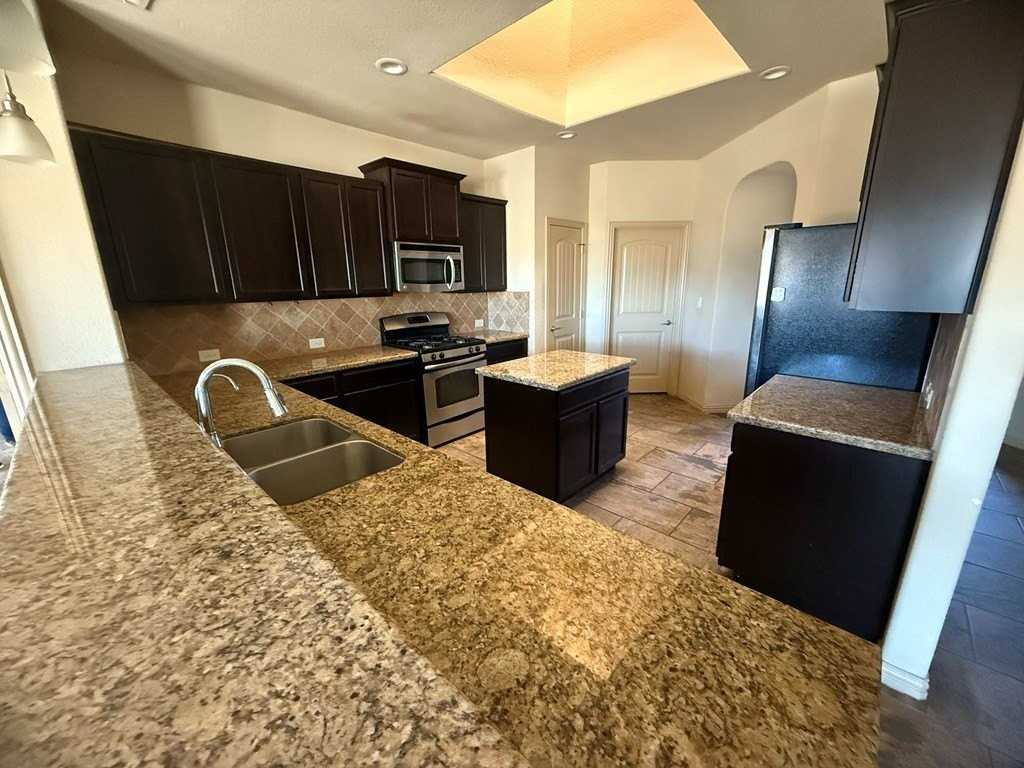 3208 Rembrandt Ave - Photo 3 of 12