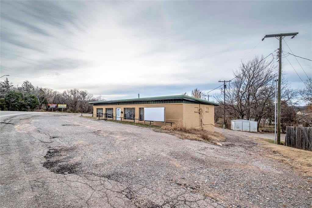 111 W 1st St - Photo 2 of 31