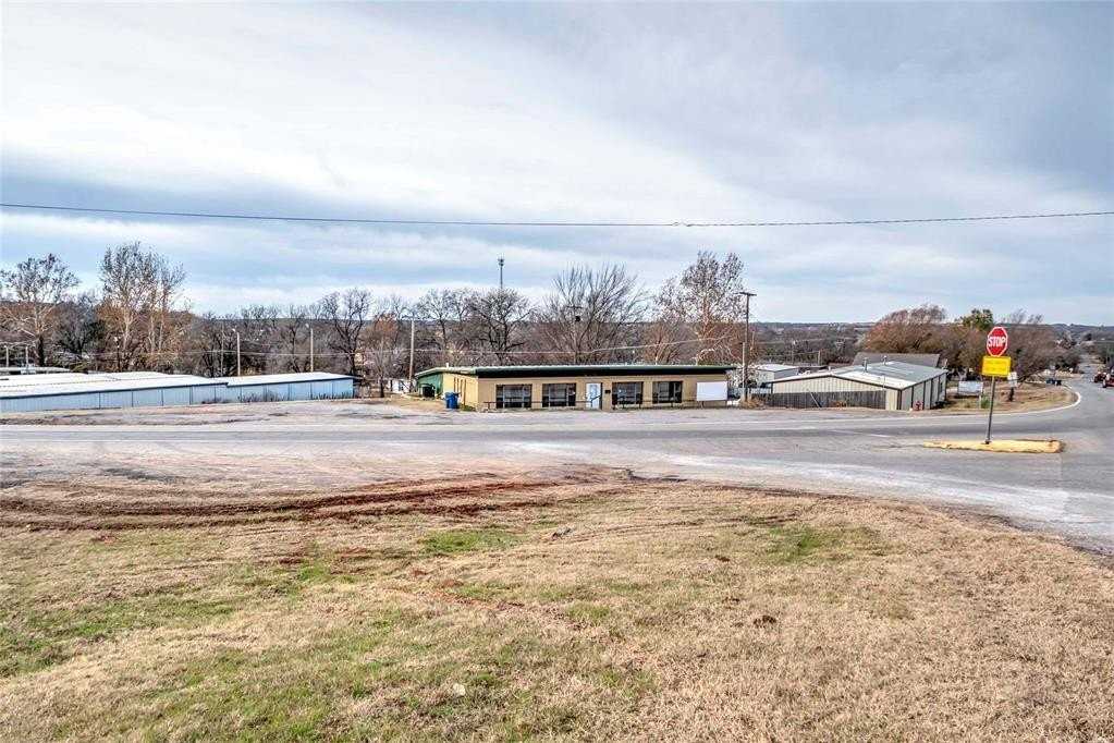 111 W 1st St - Photo 3 of 31