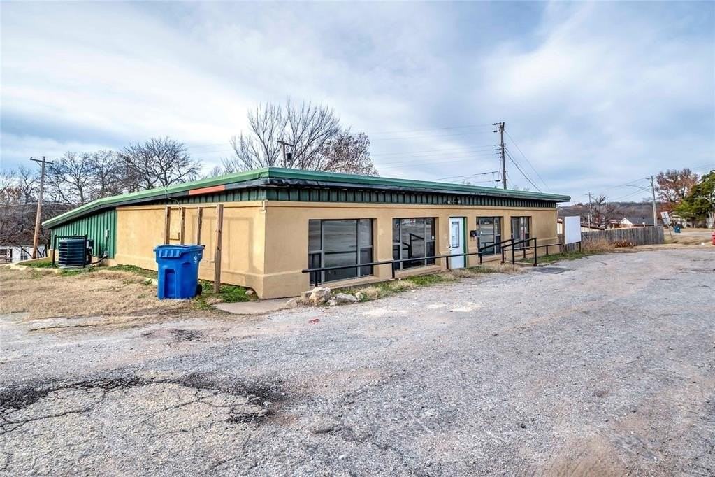 111 W 1st St - Photo 4 of 31