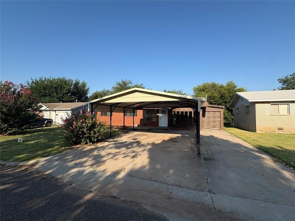 2605 Queensbury Rd - Photo 2 of 20