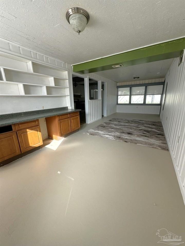 4 Marine Dr - Photo 2 of 15